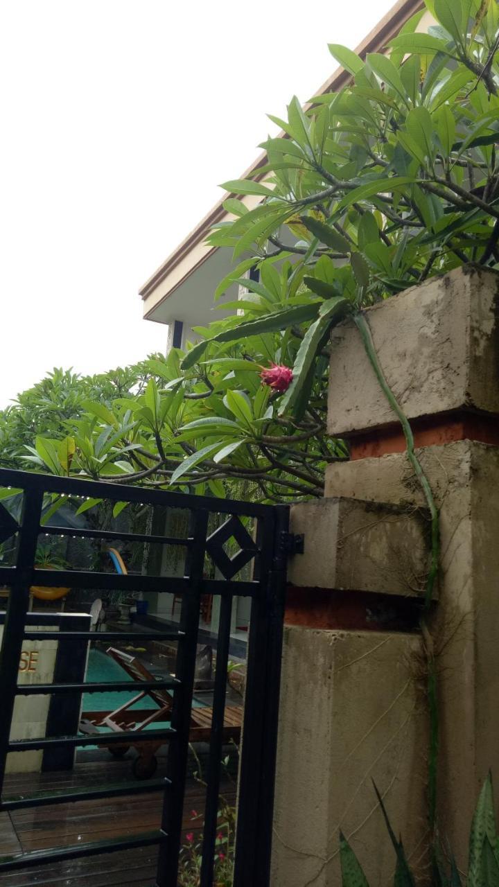 Apartamento Pujihouse One Legian Exterior foto